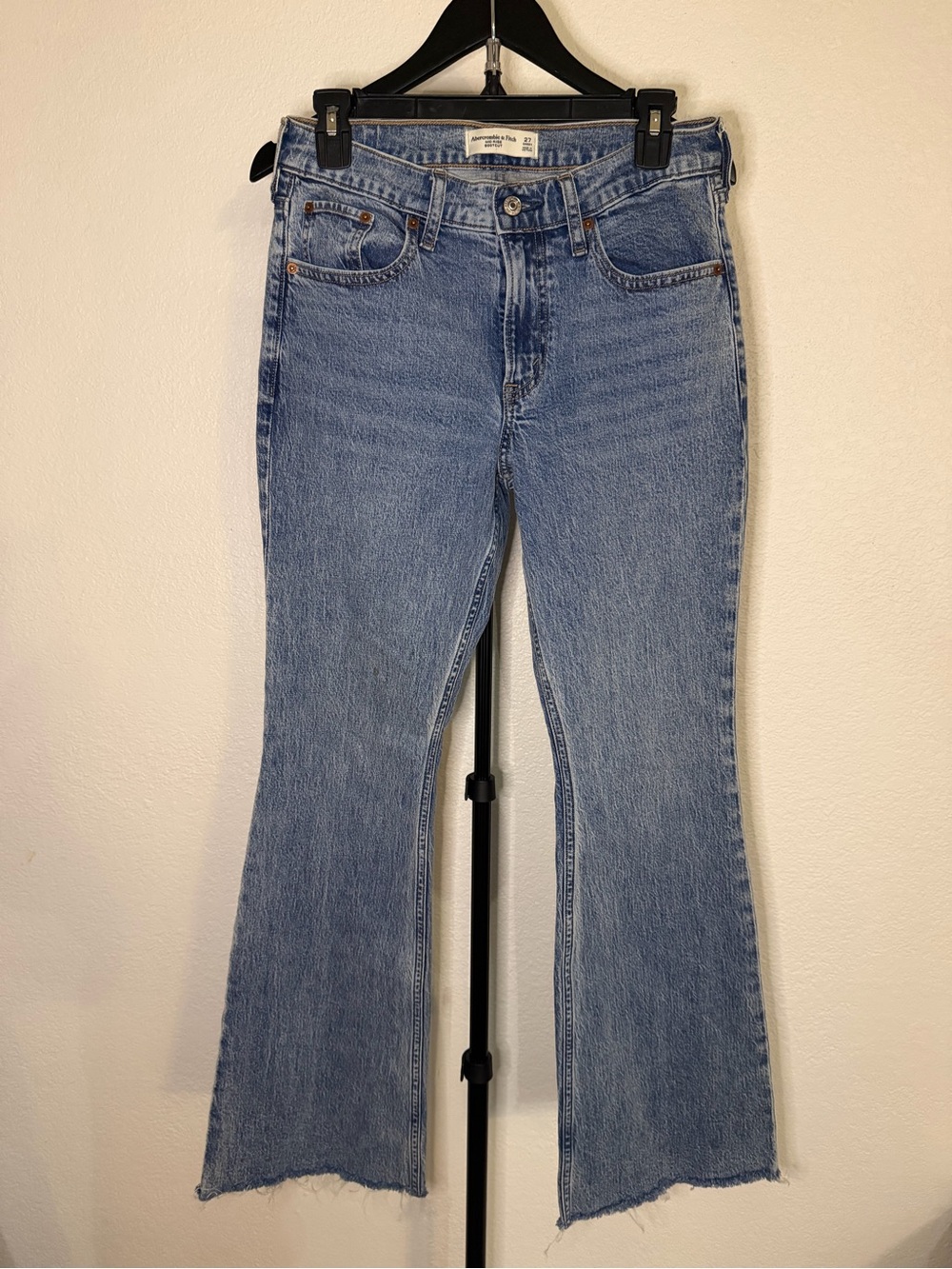 Abercrombie & Fitch Mid Rise Bootcut Jeans Size 27 Light Wash Raw Hem